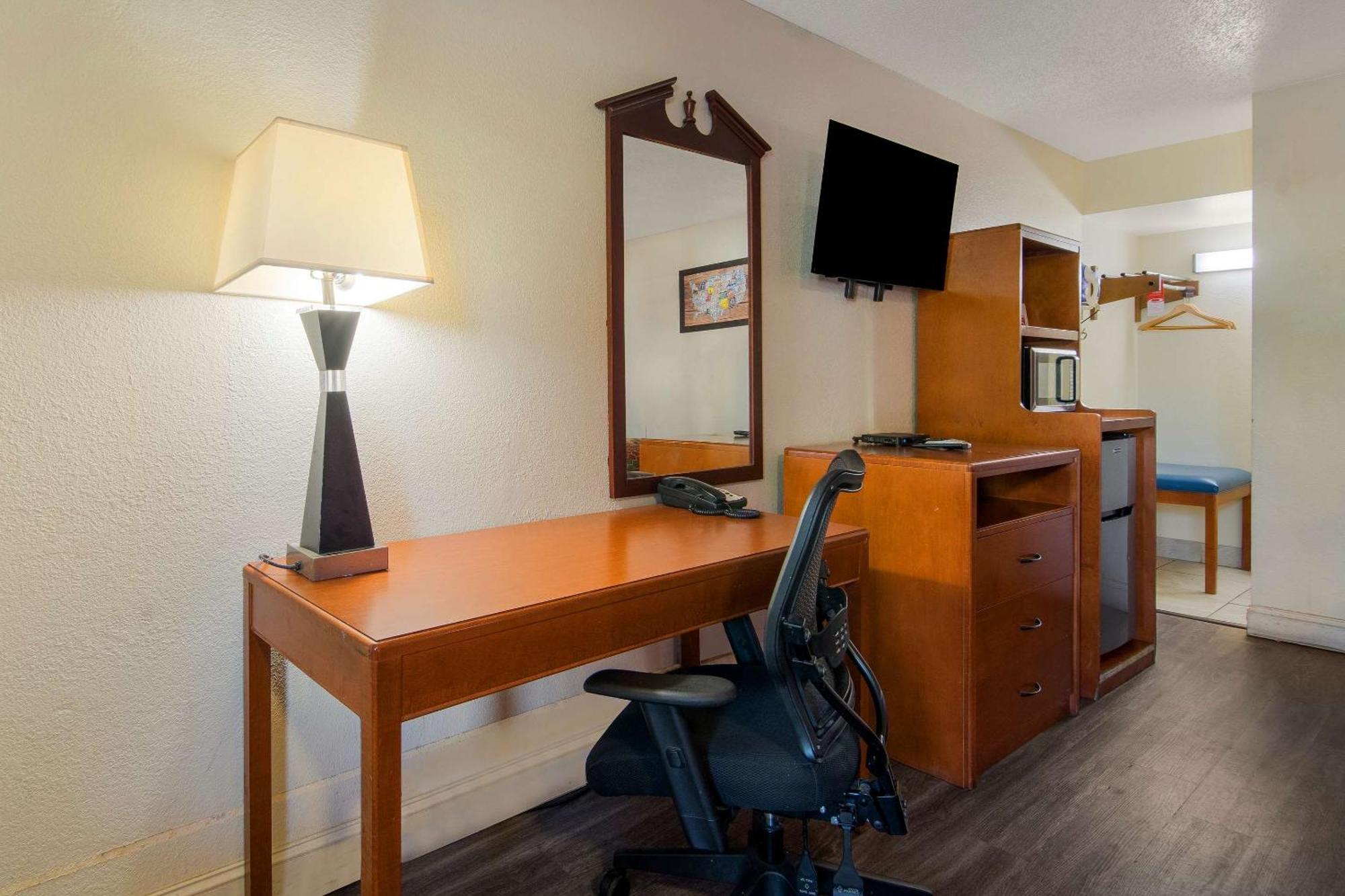 Econo Lodge Goldsboro Hwy 70 Luaran gambar